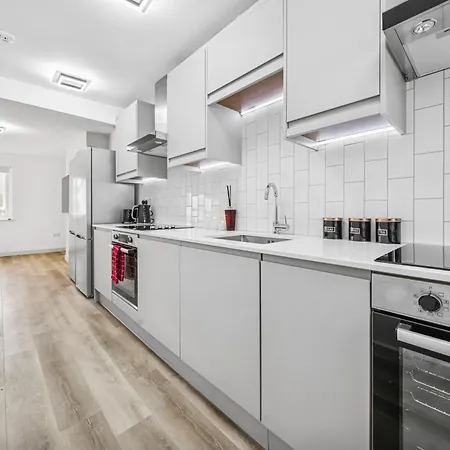 Modern & Cozy 6 Bedroom Whole House In By Altoluxo Short Lets & Serviced With Free Wifi And Parking Apartman Bristol