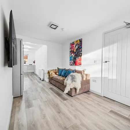 公寓 Modern & Cozy 6 Bedroom Whole House In By Altoluxo Short Lets & Serviced With Free Wifi And Parking