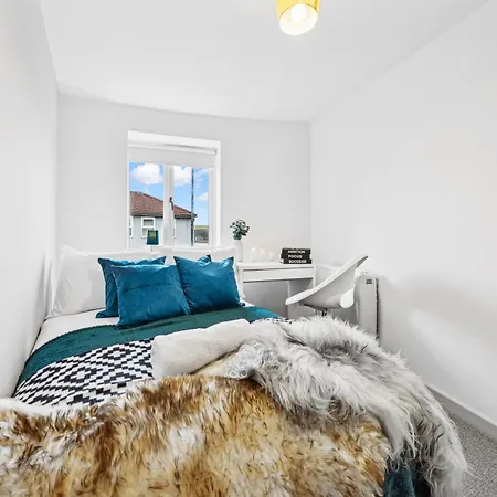 דירה Modern & Cozy 6 Bedroom Whole House In By Altoluxo Short Lets & Serviced With Free Wifi And Parking *