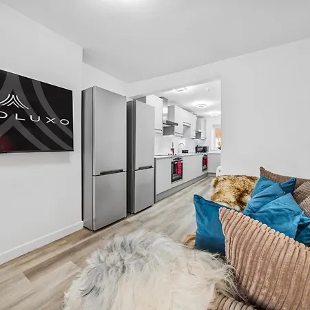 דירה Modern & Cozy 6 Bedroom Whole House In By Altoluxo Short Lets & Serviced With Free Wifi And Parking בריסטול