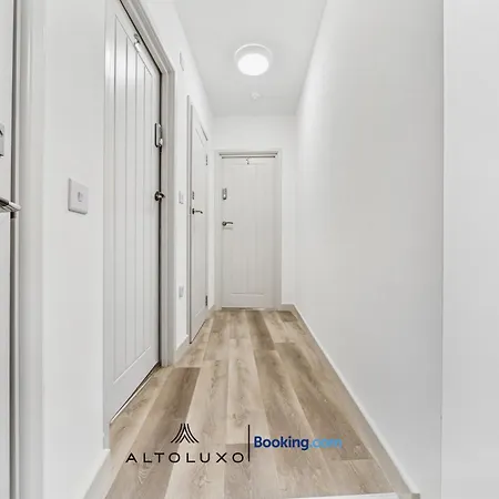 דירה Modern & Cozy 6 Bedroom Whole House In By Altoluxo Short Lets & Serviced With Free Wifi And Parking בריסטול