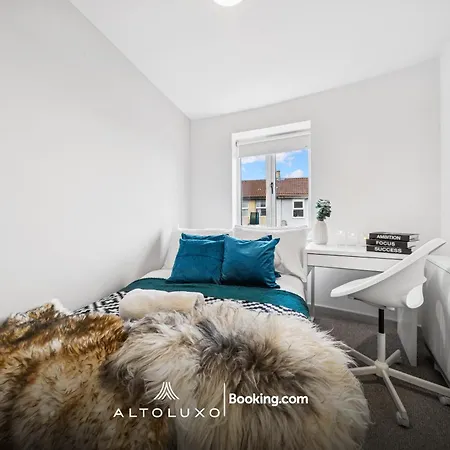 Modern & Cozy 6 Bedroom Whole House In By Altoluxo Short Lets & Serviced With Free Wifi And Parking * בריסטול