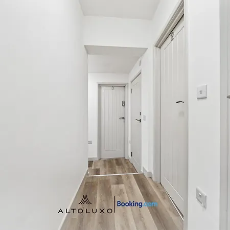 דירה Modern & Cozy 6 Bedroom Whole House In By Altoluxo Short Lets & Serviced With Free Wifi And Parking *