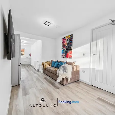 Modern & Cozy 6 Bedroom Whole House In By Altoluxo Short Lets & Serviced With Free Wifi And Parking * בריסטול