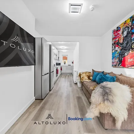 Modern & Cozy 6 Bedroom Whole House In By Altoluxo Short Lets & Serviced With Free Wifi And Parking דירה