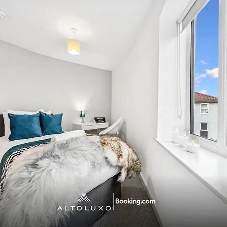 Modern & Cozy 6 Bedroom Whole House In By Altoluxo Short Lets & Serviced With Free Wifi And Parking * בריסטול