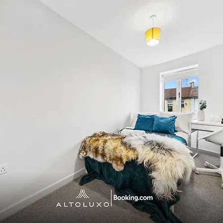 Modern & Cozy 6 Bedroom Whole House In By Altoluxo Short Lets & Serviced With Free Wifi And Parking דירה *